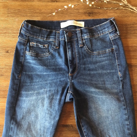 Distressed Legging Jeans - Stretch - Mid Rise - Picture 2 of 8